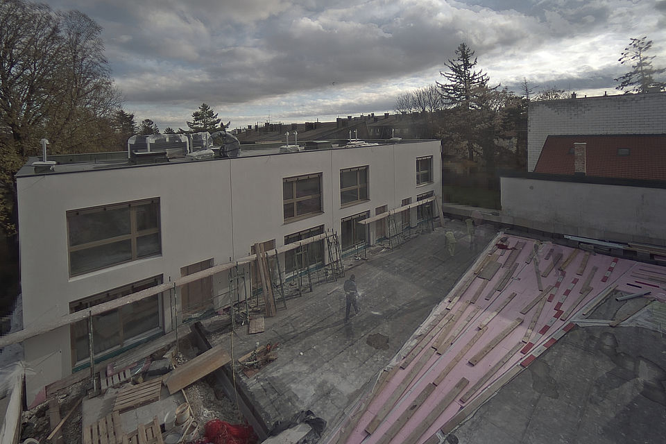 Livebild Baukamera 2 - Webcam 'Gesamtansicht Hoftrakt' - Baustelle Neubau Wohnanlage 'Enzo', 2344 Maria Enzersdorf (ca. 5 Minuteninterval)